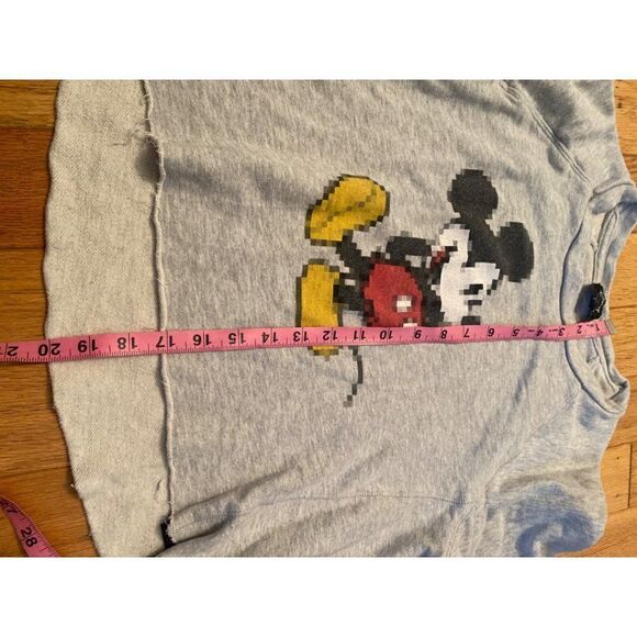 Disney, mickey mouse graphic cropped raw hem long sleeve pullover sweater sz XS - Picture 6 of 8